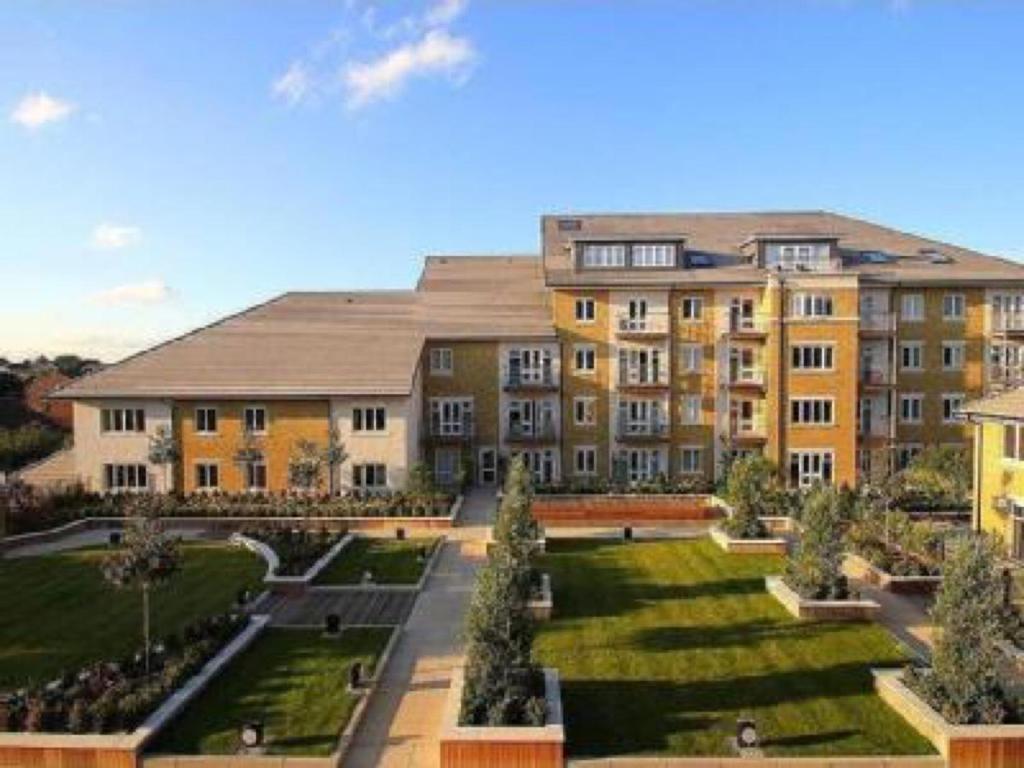 Heathrow Airport,2 Bed Serviced Apartment ,Free Parking+Gym West Drayton  Exterior photo